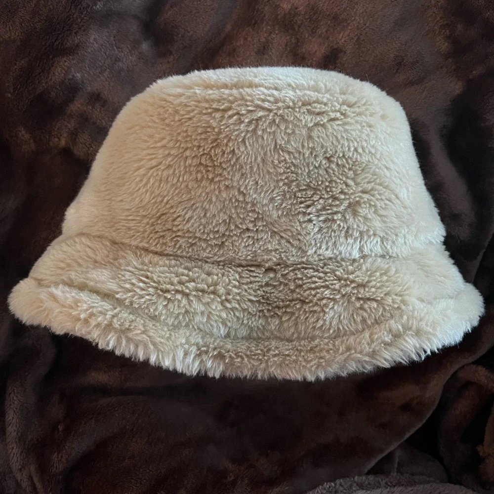 Coach Sherpa Bucket Hat in Tan
